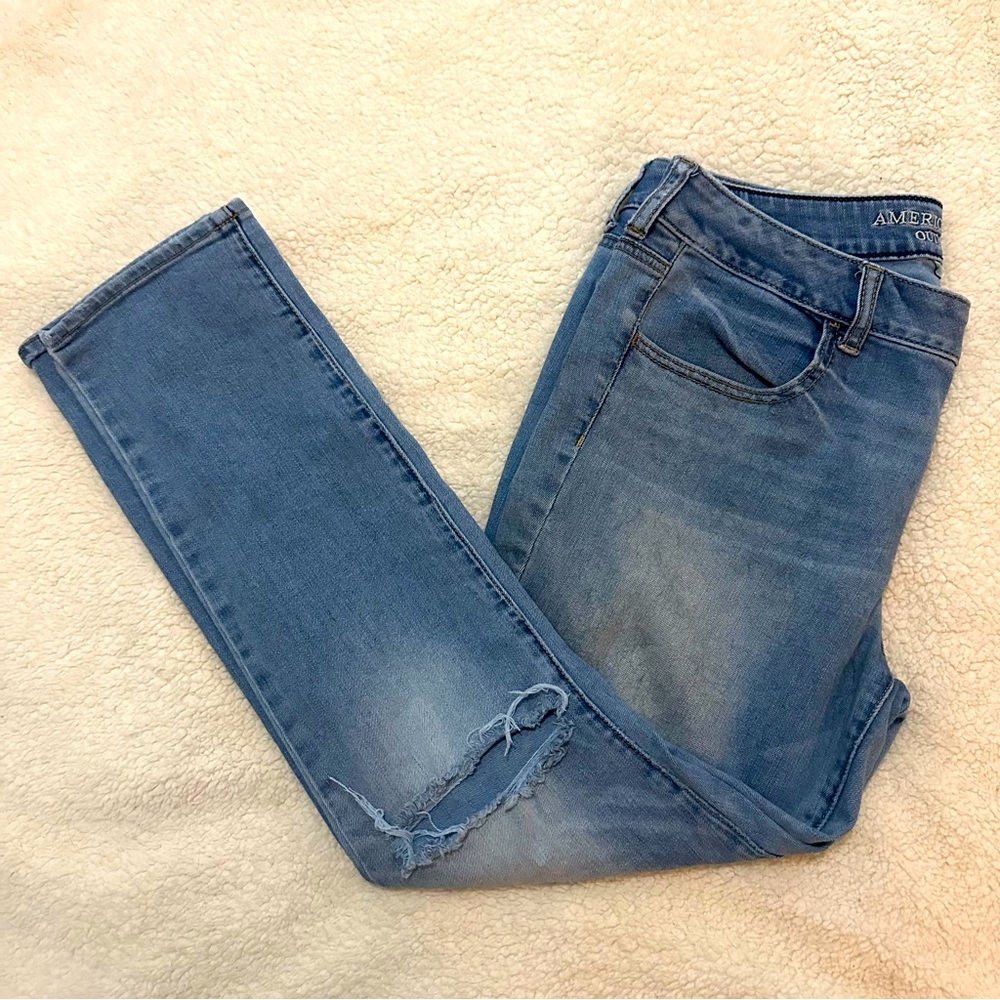 AE Light Wash Ripped Knee Skinny Jeans